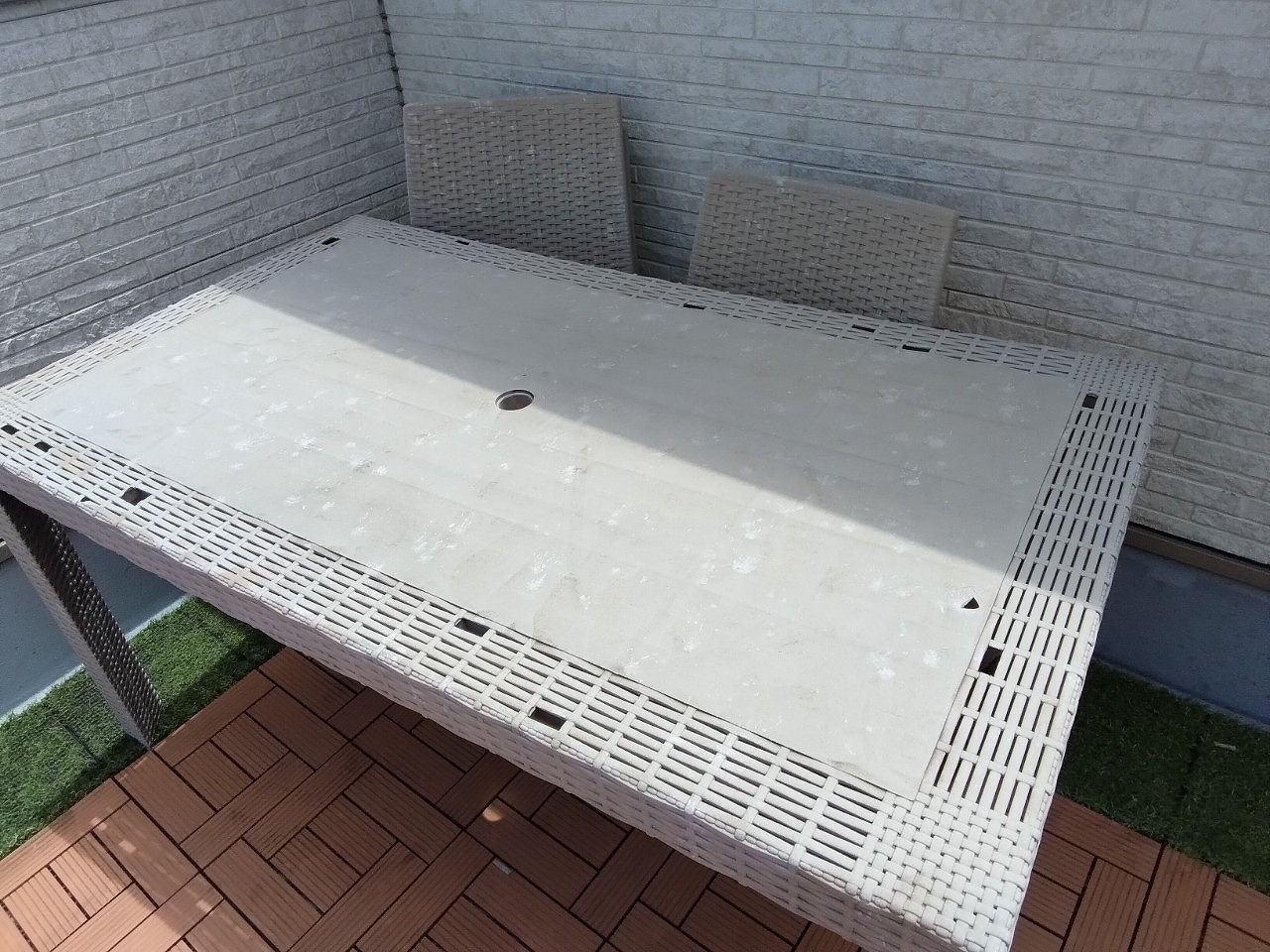 雹被害　テーブル穴あき